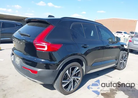 2019 Volvo Xc40 T4 R-Design z USA, uszkodzony, nr VIN YV4AC2HM0K2057933